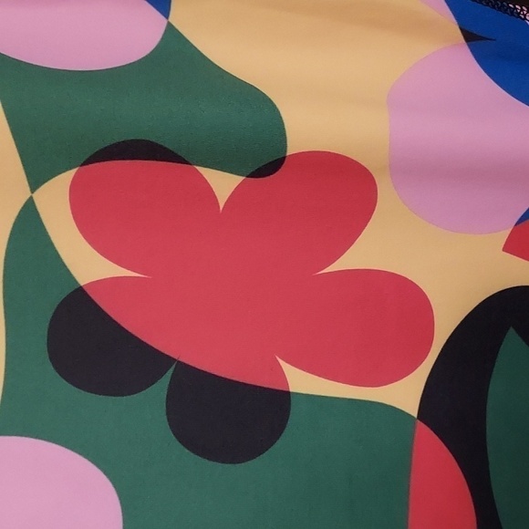 BEACH RIOT Piper Legging in Preppy Geo Floral - Picture 9 of 15